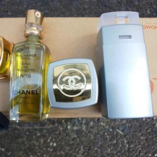 CHANEL No.19