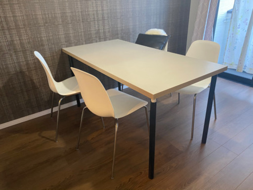 早い者勝ち⭐️最終値下げ！ダイニングテーブルと椅子4つセット！！！