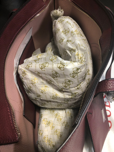 GUESS ハンドバッグ&ポーチ