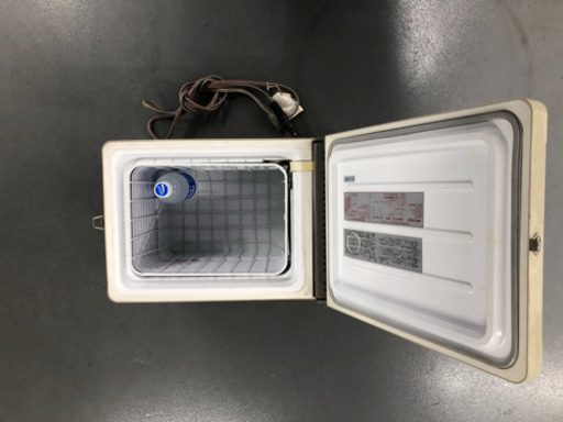 車用の冷凍、冷蔵庫です。