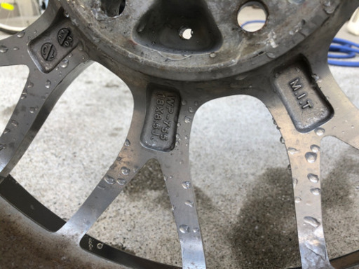 発送可 18インチ　8.5j +48 pcd114.3 5穴　タイヤバリ溝