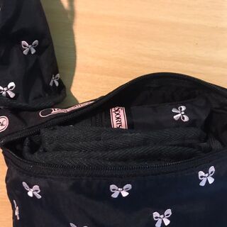レスポートサック LeSportsac 定番のブラック 黒 男女兼用 ショルダーバッグ 未使用品の画像