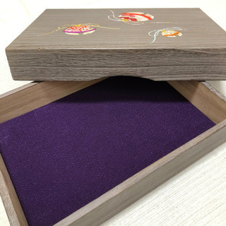 木箱 刺繍入りの画像