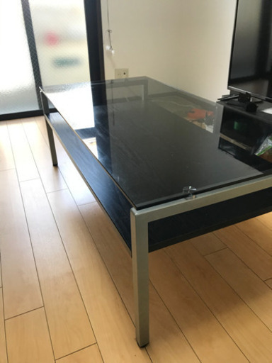 ガラスのテーブル譲ります