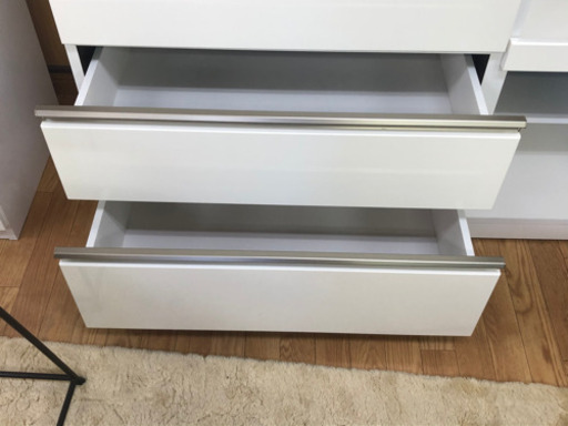 【リサイクルサービス八光　田上店　配達・設置OK】美品　エナメルホワイト　2口コンセント付　大型食器棚