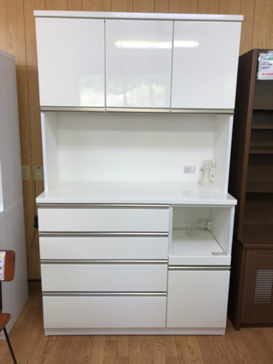 【リサイクルサービス八光　田上店　配達・設置OK】美品　エナメルホワイト　2口コンセント付　大型食器棚