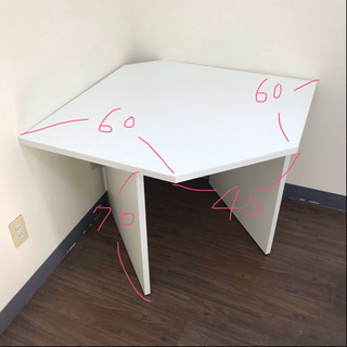 三角コーナー　テーブル　の画像