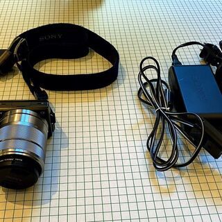 ソニー NEX-5（E18-55mm F3.5-5.6 OSSレンズ 純正ACアダプター付き、箱・バッテリーなし）の画像