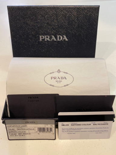 PRADA サフィアーノ 二つ折り財布