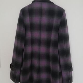 紫色のチャックのコート　【XL】の画像