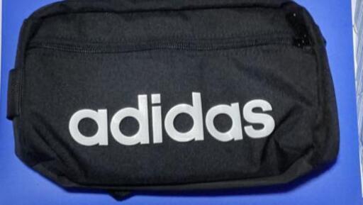 adidasのウエストバッグ