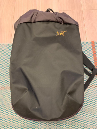 値下げしました！9月1日！アークテリクス　アロー20バケットバック　新品未使用　ブラックパープル限定カラー