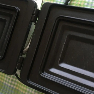 TOSHIBA  簡単ホットサンドメーカー　白の画像