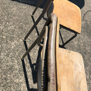 無料の学校の椅子(４脚セット)の画像