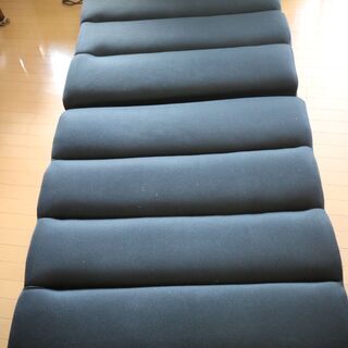 【折りたたみベッド】使用少ない　ブラック　シングルベッドの画像