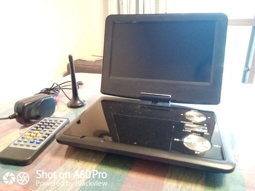 レボリューション 9インチ フルセグ搭載（地デジ・ワンセグ視聴できます）ポータブルDVDプレーヤー　TKS-FS901