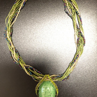 【新品·未使用品：民族調ネックレス】グリーンの画像