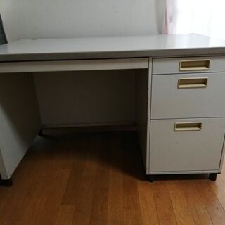 コクヨ金属机（中古品）取りに来て頂ける方に無料で差し上げます。