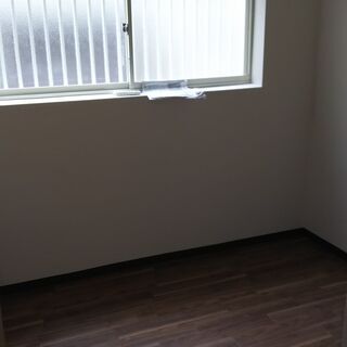 敷金0保証金0 礼金0+仲介料0　すごい値下げ　契約月と翌月フリーレント  内装リフォーム済みのスゴく綺麗で清潔的な一軒家です。即入居可です。 東大阪  一件家 - 東大阪市