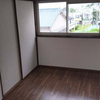 敷金0保証金0 礼金0+仲介料0　すごい値下げ　契約月と翌月フリーレント  内装リフォーム済みのスゴく綺麗で清潔的な一軒家です。即入居可です。 東大阪  一件家 - 賃貸（マンション/一戸建て）