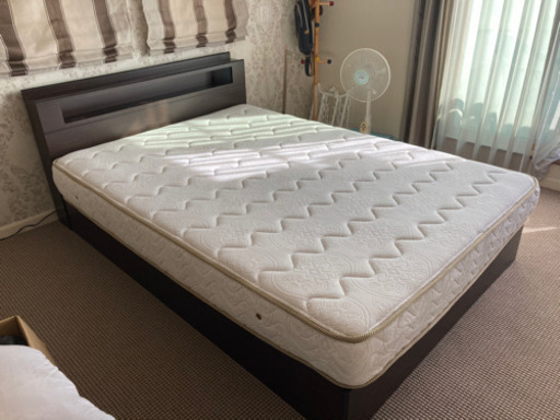 【交渉成立】ファニチャードーム　ダブルベッド　照明、コンセント付き