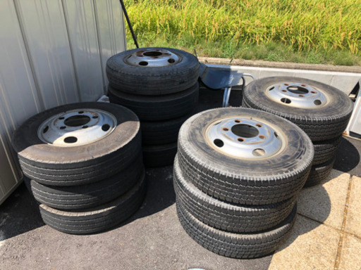 ニトントラックタイヤ