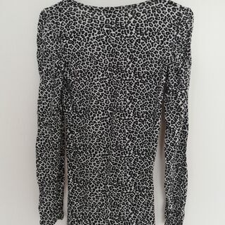 ヒョウ柄のブラウス　【M/ L】の画像