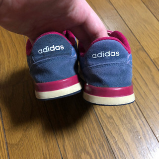 キッズ　スニーカー　adidasの画像