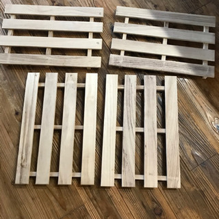 良品押入れクロゼットスノコ4枚　サイズ50×33×3㎝ドンキホー...