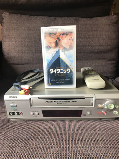 ビデオテープレコーダーとタイタ二ックビデオ
