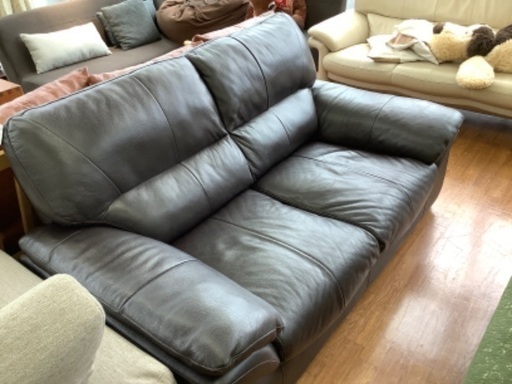 2人掛けソファーのご紹介です。