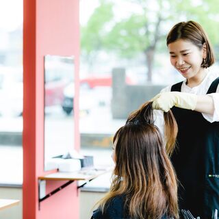 【完全週休二日制・残業なし・ブランクOK・ノルマなし】ヘアカラー専門店の美容師（カラーリスト）・社会保険完備☆の画像