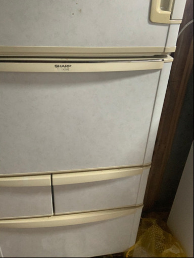ファミリー向けの冷蔵庫お譲り致します。