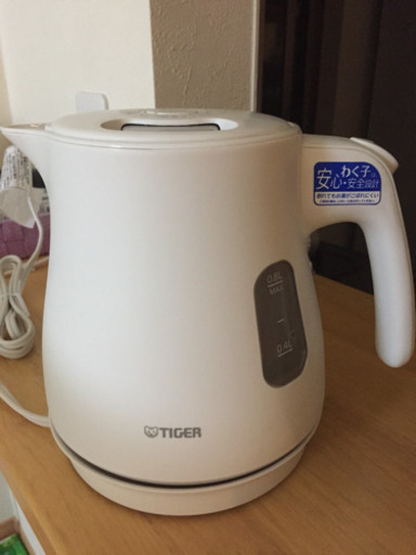 【使用1年】【板橋区or藤沢市でお引き渡し】タイガー魔法瓶 電気ケトル800ml