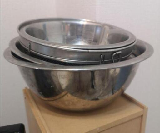 おまけ割で100円☆ボウル、ザル4つ
