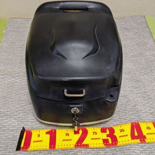 少し大きめのリアボックス
