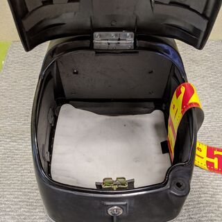 少し大きめのリアボックスの画像