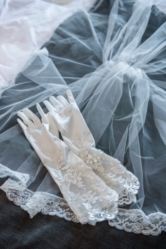 【無事取引完了】郵送可能！【小物付き】定価32万ウェディングドレス