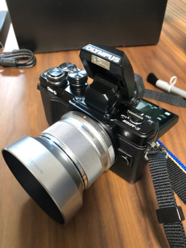 超美品　OLYMPUS ミラーレス一眼 OM-D E-M10 MarkII