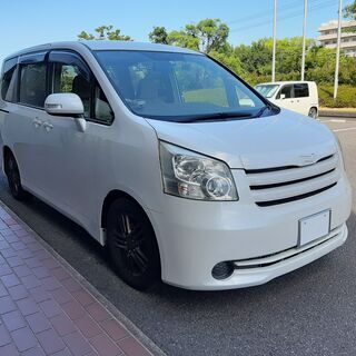 ZRR70ノア用純正ボンネットフードモール (白 塗装済)