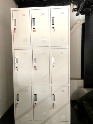 ＜取り置き中＞鍵付き ロッカー 9扉 ＊一箇所特記事項あり