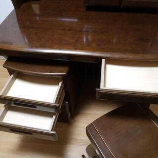 中古学習机セット学習机。キャビネット。椅子の画像