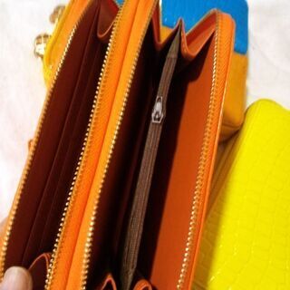 カラフル長財布