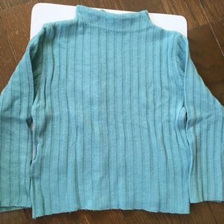 BeBe 110センチ　ブルーグリーン薄手ニットの画像