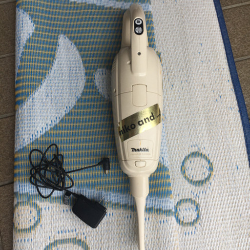 マキタ　コードレス　掃除機　ベージュ