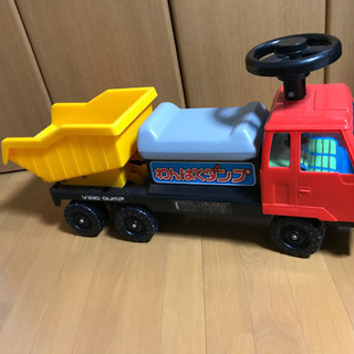 トラック 乗り物