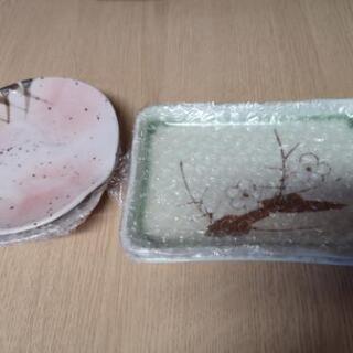 【打ち合わせ中です 】お皿 小皿(桜色) 角皿(若葉色) 2枚づつ      計4枚の画像