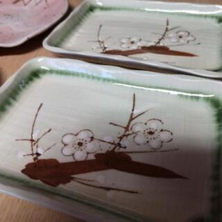 【打ち合わせ中です 】お皿 小皿(桜色) 角皿(若葉色) 2枚づつ      計4枚の画像