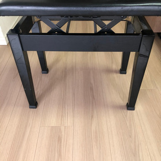 ピアノの椅子の画像