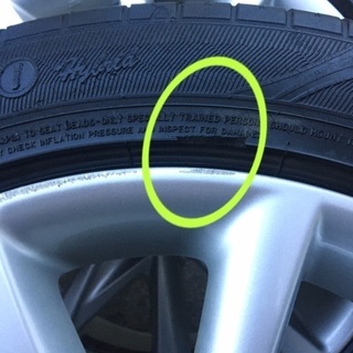 プリウスαツーリング純正の画像